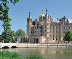 Schweriner Schloss © travelpeter-fotolia.com